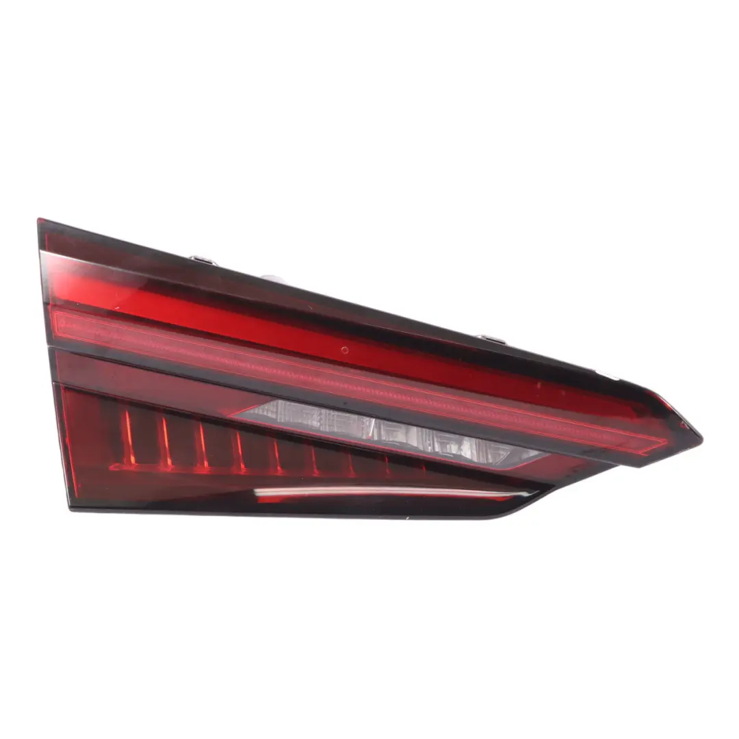 Fanale posteriore baule portellone luce interna sinistra per Audi A5 F5 con numero di parte 8W6945093J Audi A5 F5 Fanale posteriore baule portellone luce interna sinistra - SKU 8W6945093J - Numero di parte 8W6945093J