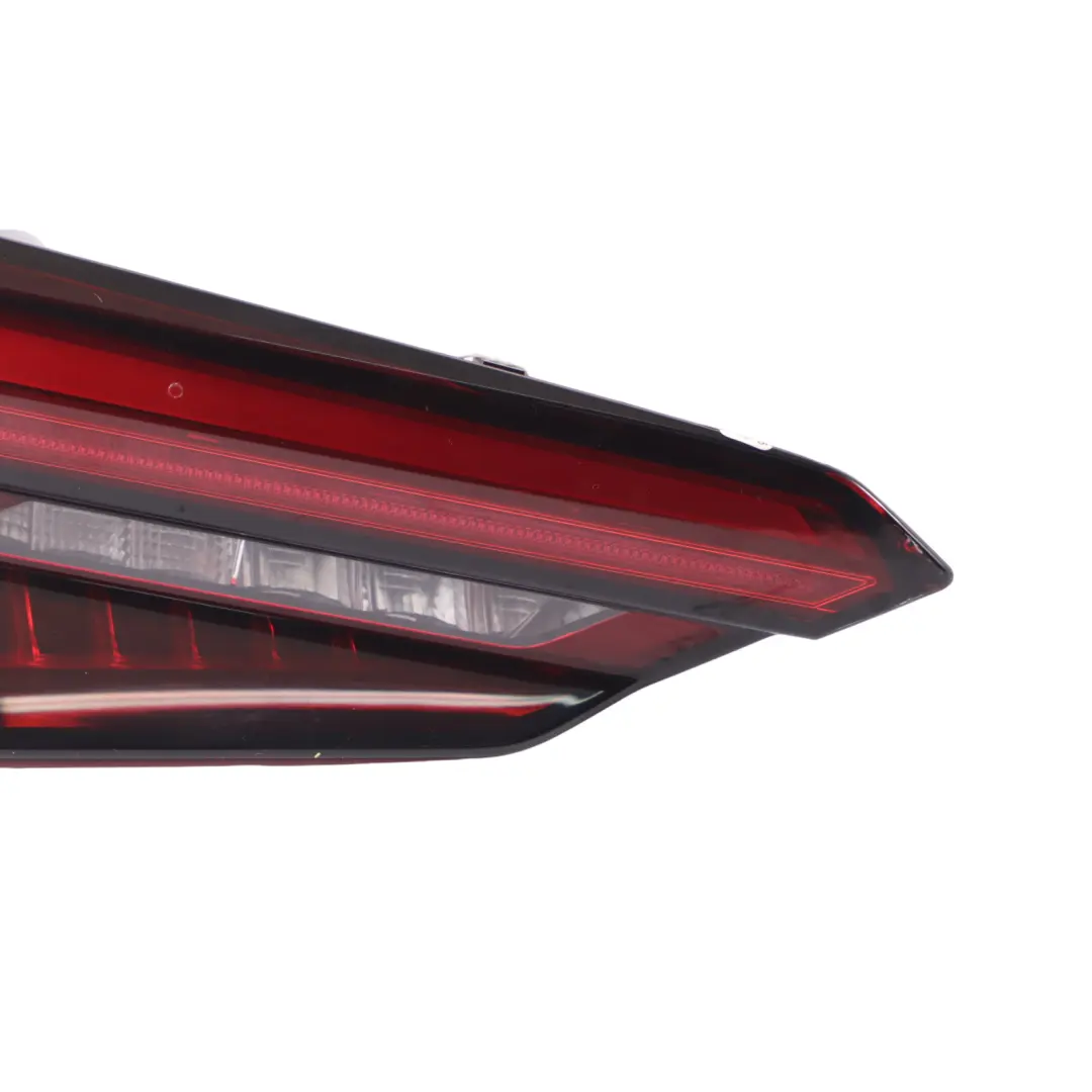 Fanale posteriore baule portellone luce interna sinistra per Audi A5 F5 con numero di parte 8W6945093J Audi A5 F5 Fanale posteriore baule portellone luce interna sinistra - SKU 8W6945093J - Numero di parte 8W6945093J