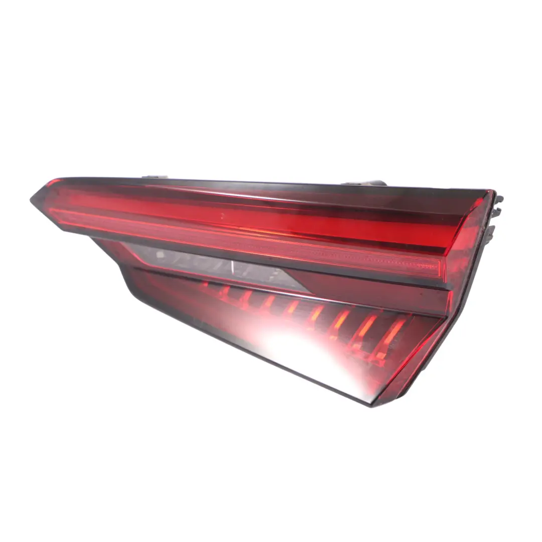Feu arrière Coffre Hayon Éclairage intérieur Droit pour Audi A5 F5 à propos du numéro de pièce 8W6945094J Audi A5 F5 Feu arrière Coffre Hayon Éclairage intérieur Droit - SKU 8W6945094J - Numéro de pièce 8W6945094J