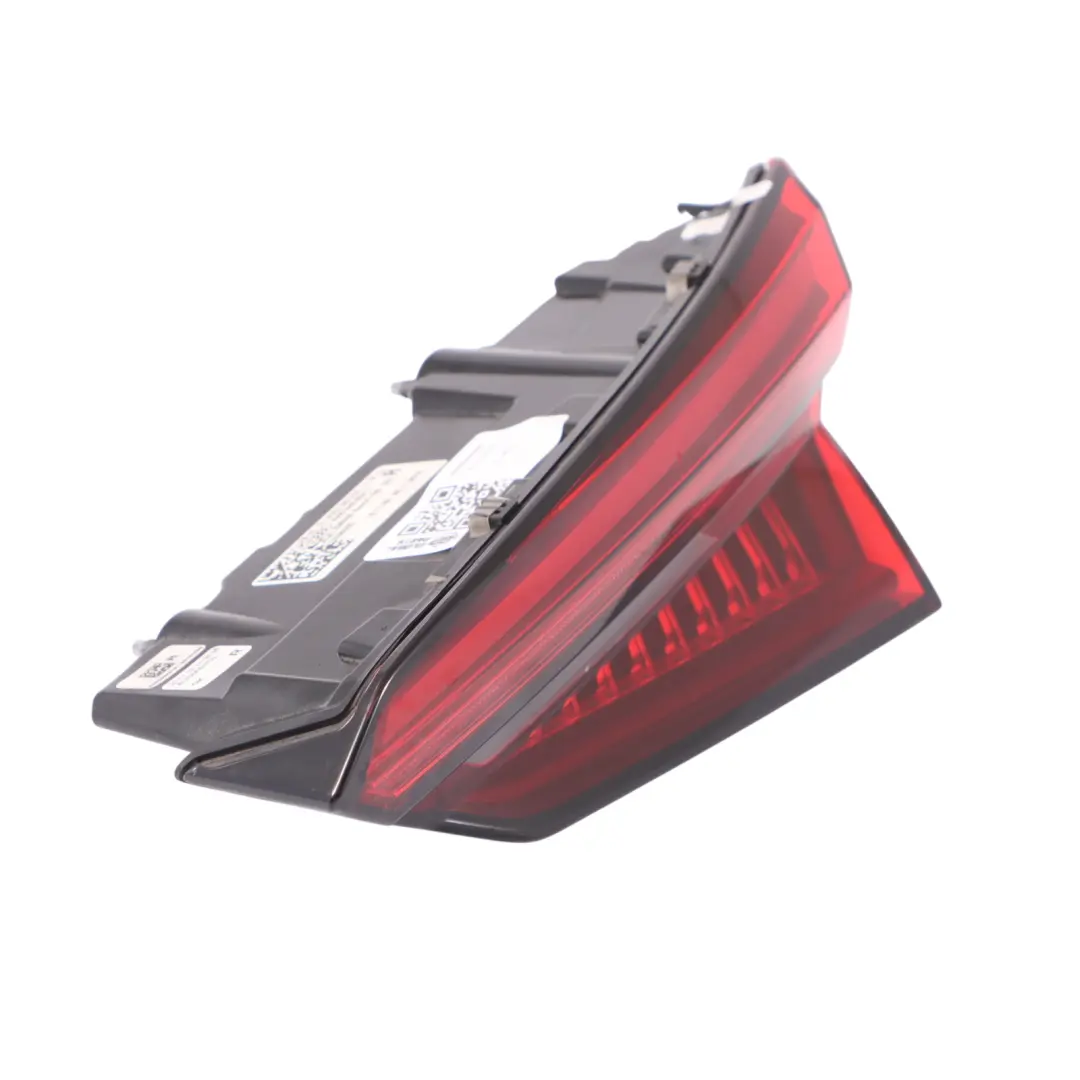 Luz trasera maletero portón interior derecha lado exterior para Audi A5 F5 con número de pieza 8W6945094J Audi A5 F5 Luz trasera maletero portón interior derecha lado exterior - SKU 8W6945094J - Número de pieza 8W6945094J