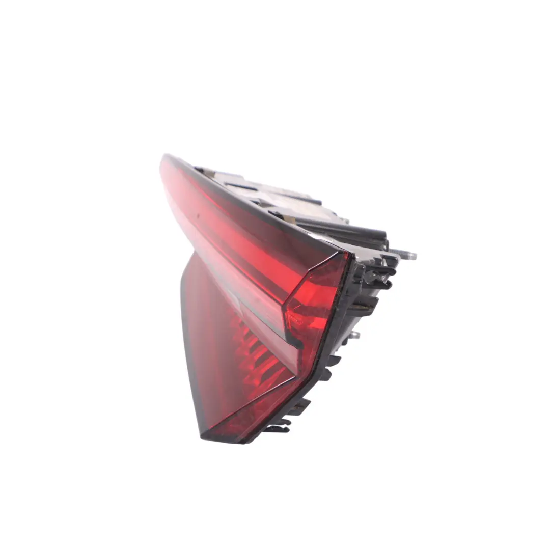 Feu arrière Coffre Hayon Éclairage intérieur Droit pour Audi A5 F5 à propos du numéro de pièce 8W6945094J Audi A5 F5 Feu arrière Coffre Hayon Éclairage intérieur Droit - SKU 8W6945094J - Numéro de pièce 8W6945094J
