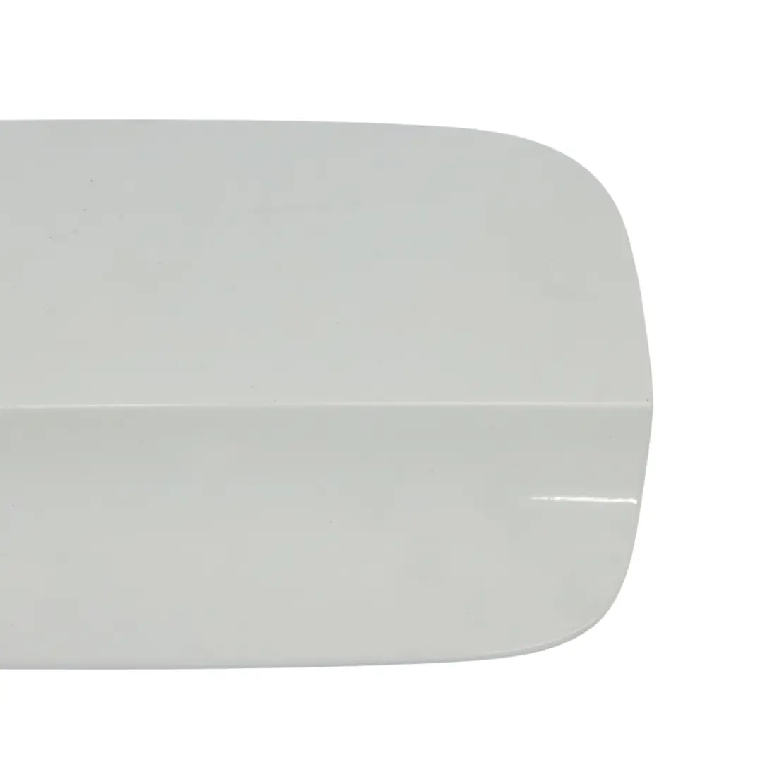 Sportello serbatoio carburante Coperchio bianco perla - S9R per Audi A5 F5 con numero di parte 8W8809907 Audi A5 F5 Sportello serbatoio carburante Coperchio bianco perla - S9R - SKU 8W8809907-MGW - Numero di parte 8W8809907