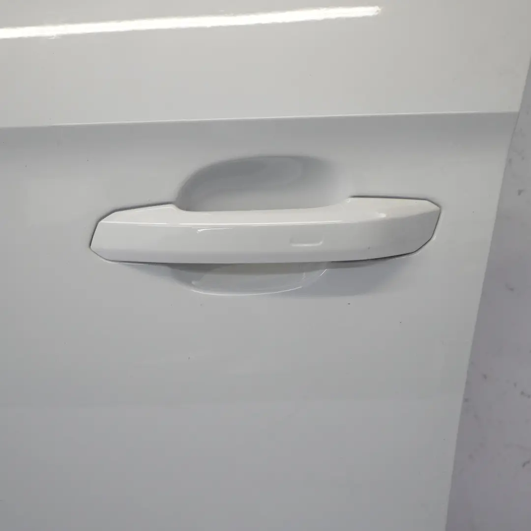 Puerta Delantera Izquierda Panel Glacier White Pearl - S9R para Audi A5 F5 con número de pieza 8W8831051F Audi A5 F5 Puerta Delantera Izquierda Panel Glacier White Pearl - S9R - SKU 8W8831051F-MGW - Número de pieza 8W8831051F