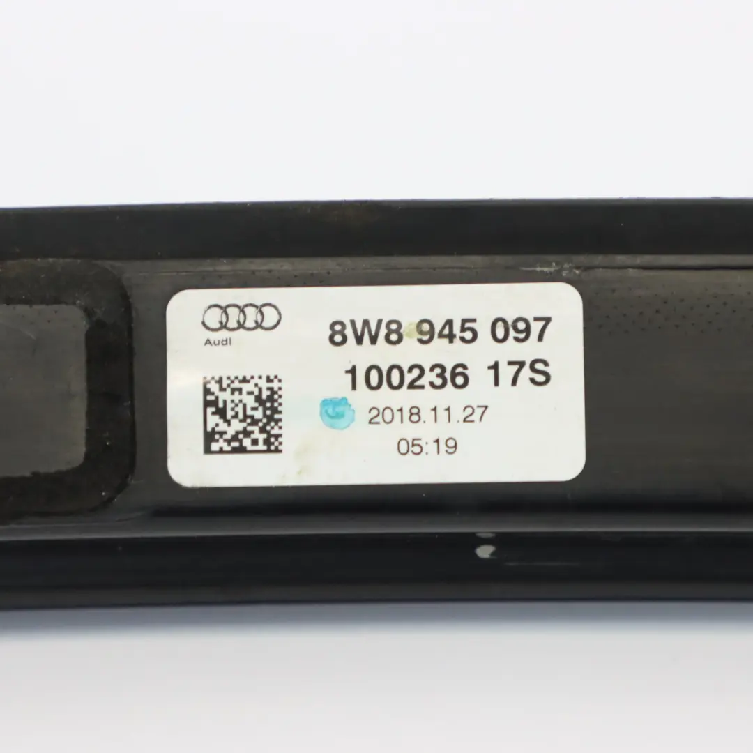 Luce freno posteriore Terza luce stop per Audi A5 F5 con numero di parte 8W8945097 Audi A5 F5 Luce freno posteriore Terza luce stop - SKU 8W8945097 - Numero di parte 8W8945097