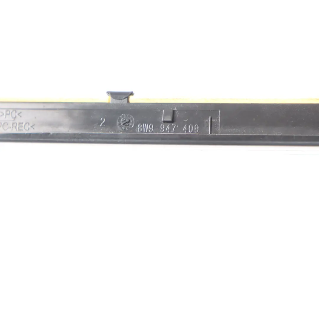 Light LED Lamp Trunk Lid Boot Tailgate Rear Left N/S to Audi A4 B9 with Part number 8W947409 Audi A4 B9 Light LED Lamp Trunk Lid Boot Tailgate Rear Left N/S - SKU 8W947409 - Part number 8W947409