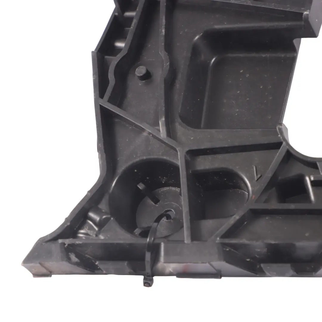 Halterung Für Heckstoß Stange Rechts Außen Führung für Audi A4 B9 Avant mit Teilenummer 8W9807454C Audi A4 B9 Avant Halterung Für Heckstoß Stange Rechts Außen Führung - SKU 8W9807454C - Teilenummer 8W9807454C