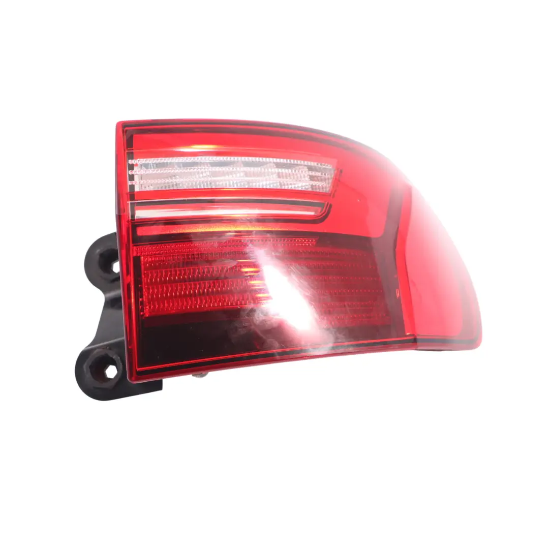 Fanale Posteriore Baule Lampada Coperchio Destra per Audi A4 B9 Avant con numero di parte 8W9945070AA Audi A4 B9 Avant Fanale Posteriore Baule Lampada Coperchio Destra - SKU 8W9945070AA - Numero di parte 8W9945070AA