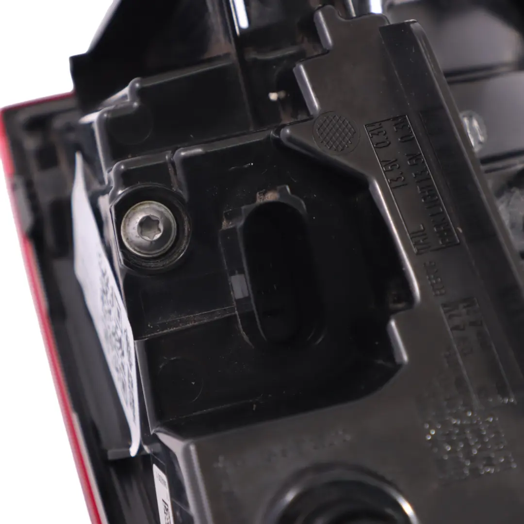 Tail Light Trunk Lid Lamp LED Right O/S to Audi A4 B9 Avant Rear with Part number 8W9945070AA Audi A4 B9 Avant Rear Tail Light Trunk Lid Lamp LED Right O/S - SKU 8W9945070AA - Part number 8W9945070AA