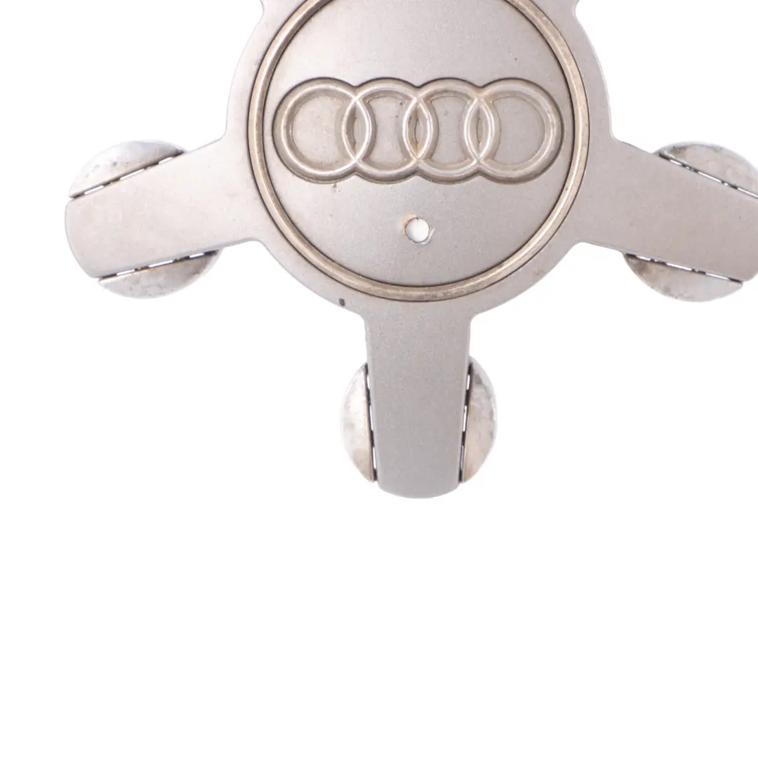 Audi A1 8X Dekielek Dekiel Zaślepka Koła Srebrny - SKU 8X0601165 - Numer Części 8X0601165