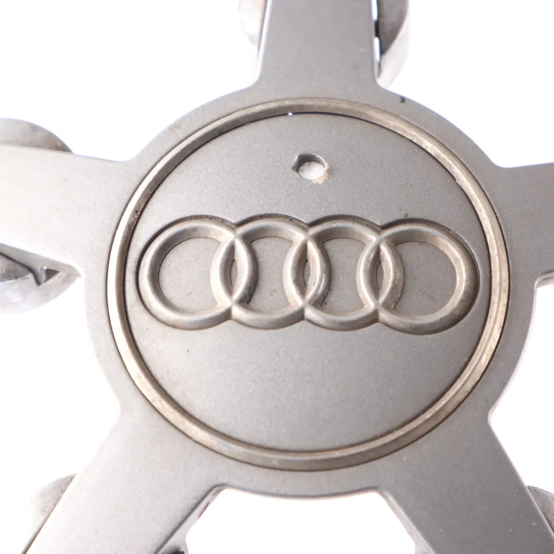 Nabenkappe Mitte Radzierblende Silber für Audi A1 8X mit Teilenummer 8X0601165 Audi A1 8X Nabenkappe Mitte Radzierblende Silber - SKU 8X0601165 - Teilenummer 8X0601165