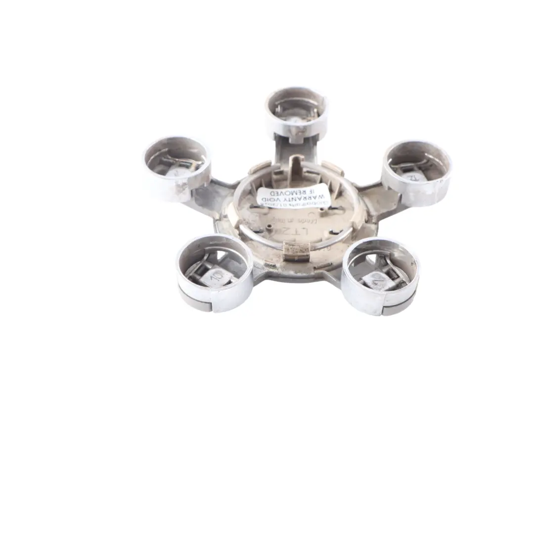 Tapacubos Centro Rueda Plata para Audi A1 8X con número de pieza 8X0601165 Audi A1 8X Tapacubos Centro Rueda Plata - SKU 8X0601165 - Número de pieza 8X0601165