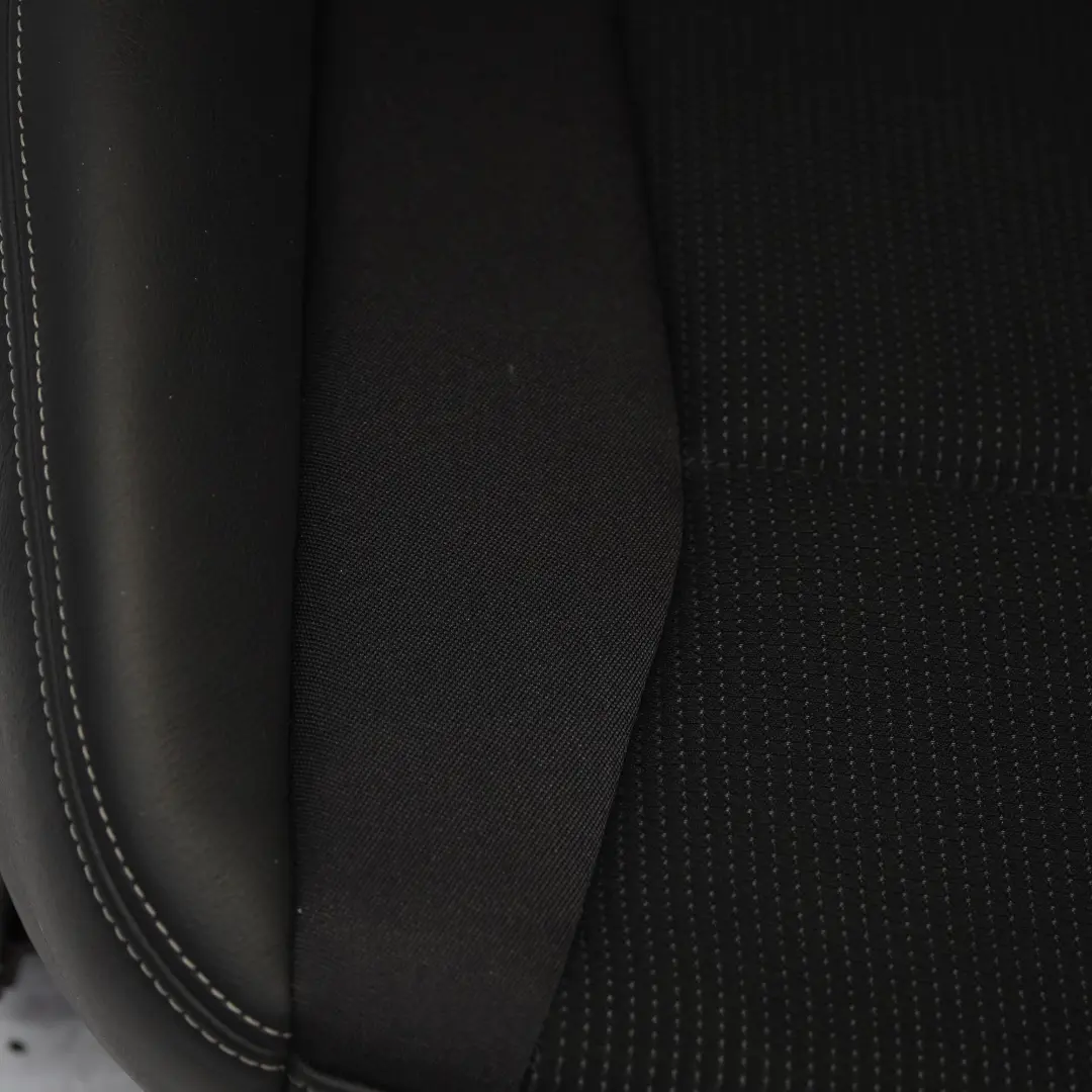 Audi A1 8X 3 Drzwi Fotel Sport Lewy Przód Pół Skóra Czarno Srebrny - SKU 8X0881805AB-1 - Numer Części 8X0881805AB