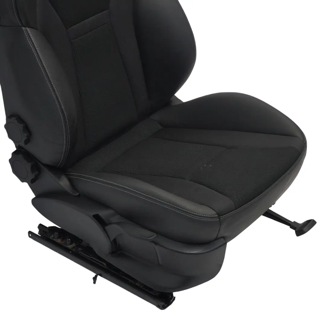 Audi A1 8X 3 Drzwi Fotel Sport Prawy Przód Pół Skóra Czarno Srebrny - SKU 8X0881806AB-2 - Numer Części 8X0881806AB