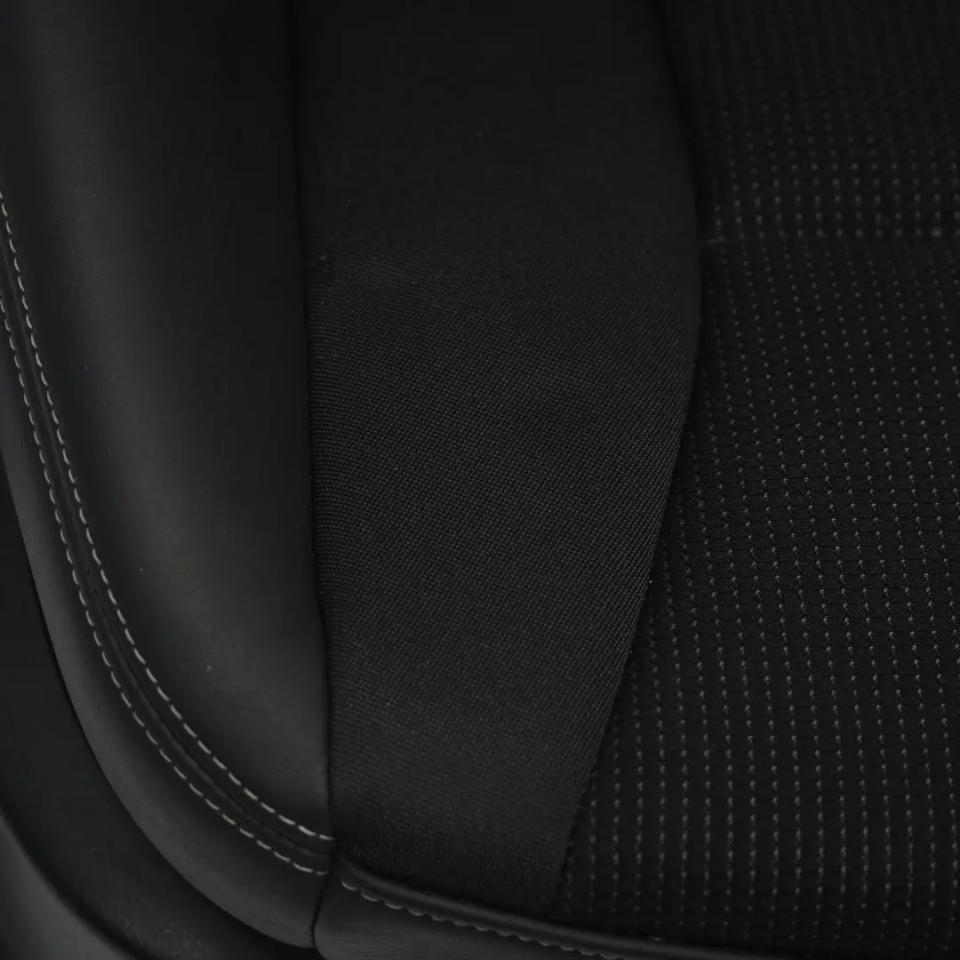 Audi A1 8X 3 Drzwi Fotel Sport Prawy Przód Pół Skóra Czarno Srebrny - SKU 8X0881806AB-2 - Numer Części 8X0881806AB