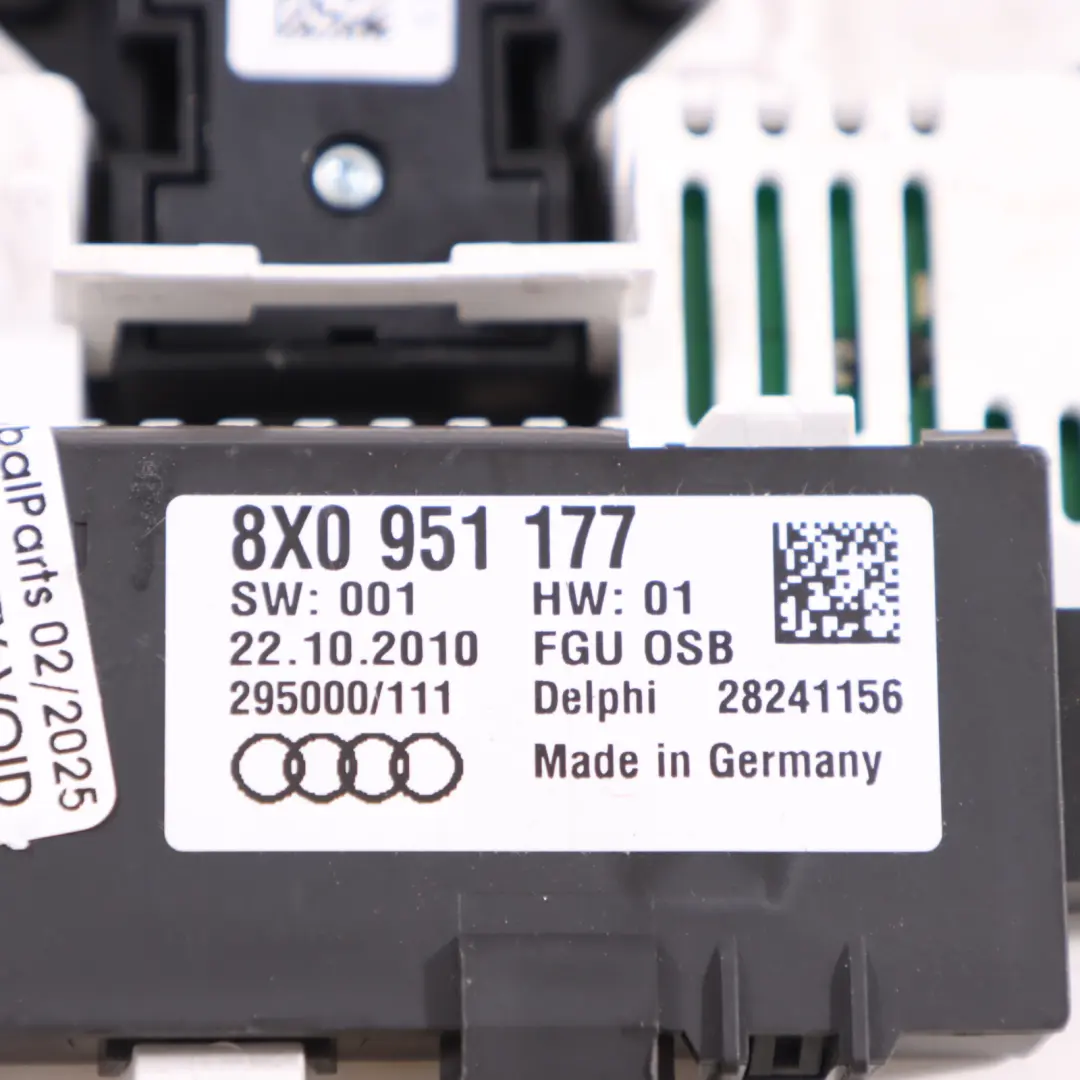Audi A1 8X Luce Di Lettura Interna Del Tetto Controllo Grigio - SKU 8X0947135AH - Numero di parte 8X0947135AH