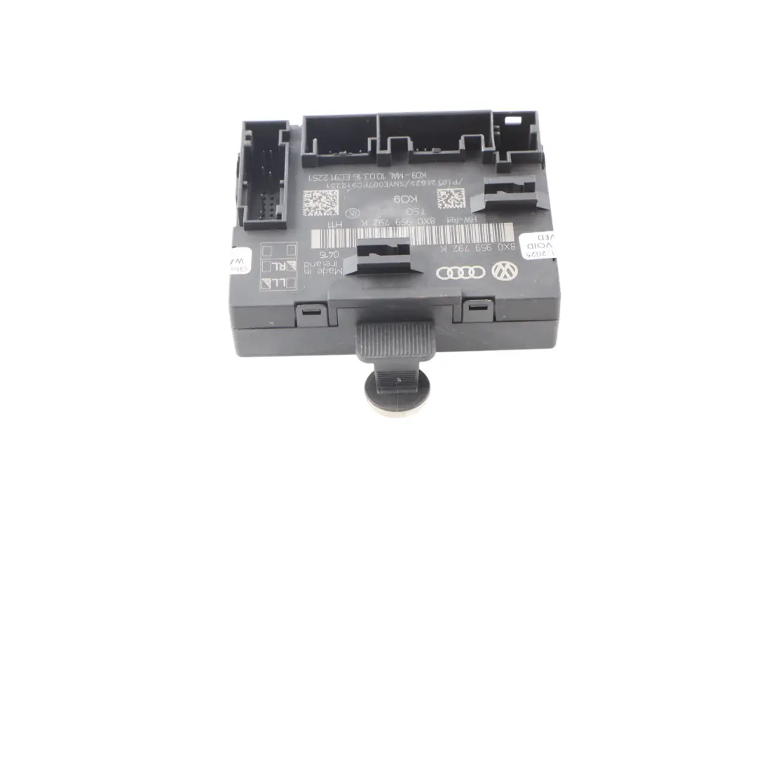 Audi Q3 8U Unité commande module porte avant ECU côté passager 8X0959792H - SKU 8X0959792K - Numéro de pièce 8X0959792K