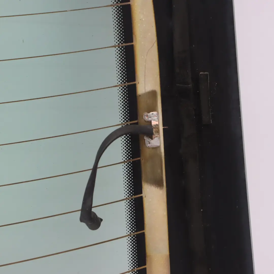 Szyba Tylna Szkło Klapy Bagażnika AS2 do Audi A1 8X o numerze 8X3845501A Audi A1 8X Szyba Tylna Szkło Klapy Bagażnika AS2 - SKU 8X3845501A - Numer Części 8X3845501A