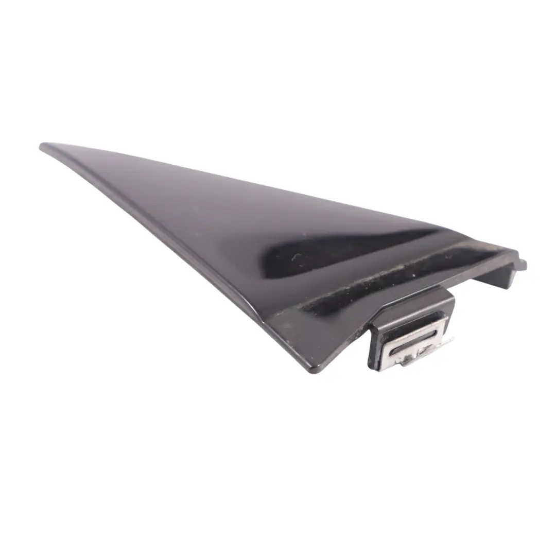 Triángulo Tapa Puerta Trasera Izquierda Interior Negro para Audi A1 8X con número de pieza 8X4839903 Audi A1 8X Triángulo Tapa Puerta Trasera Izquierda Interior Negro - SKU 8X4839903 - Número de pieza 8X4839903