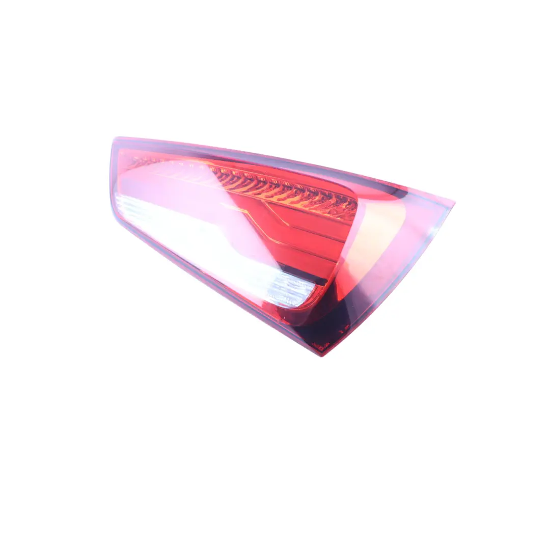 Lampa Klapy Bagażnika Prawy Tył Tylna do Audi S1 8X o numerze 8XA945094A Audi S1 8X Lampa Klapy Bagażnika Prawy Tył Tylna - SKU 8XA945094A - Numer Części 8XA945094A
