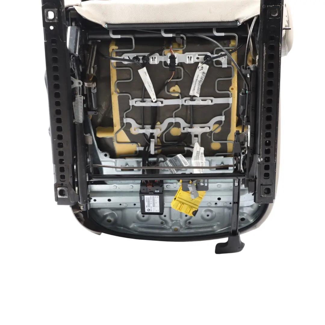 Fotel Lewy Przód Grzany Beżowy Skóra do BMW E88 o numerze 9145479 BMW E88 Fotel Lewy Przód Grzany Beżowy Skóra - SKU 9145479-1 - Numer Części 9145479