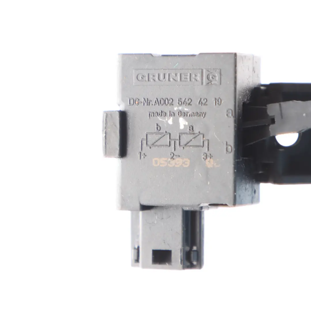 Handschuhfach Stecker Relais Modul für Mercedes SLK R171 C209 mit Teilenummer A0025424219 Mercedes SLK R171 C209 Handschuhfach Stecker Relais Modul - SKU A0025424219 - Teilenummer A0025424219