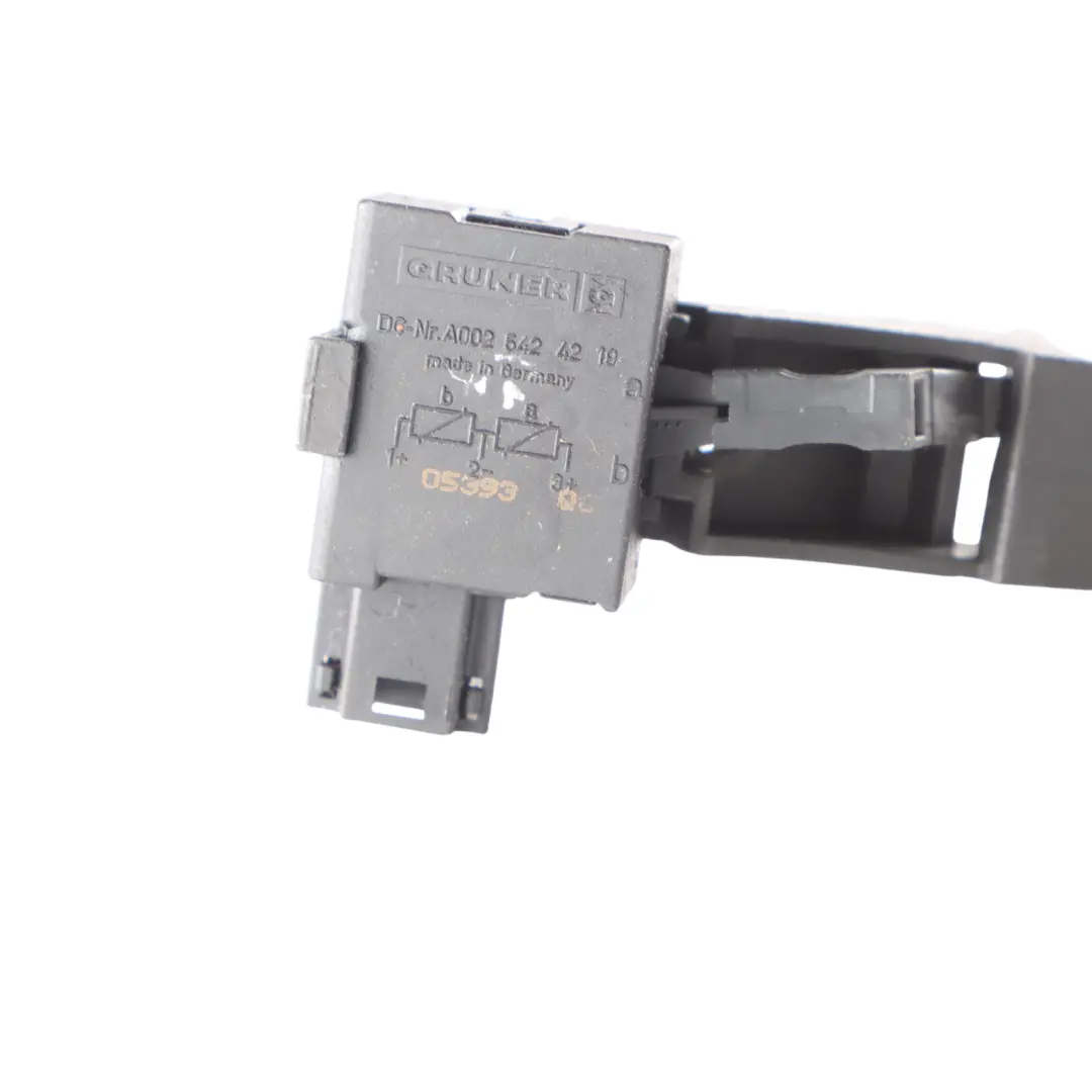 Glove Box Plug Relay Module to Mercedes SLK R171 C209 with Part number A0025424219 Mercedes SLK R171 C209 Glove Box Plug Relay Module - SKU A0025424219 - Part number A0025424219