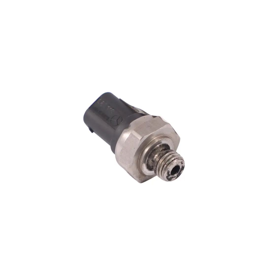 Sensor de presión de combustible diésel para Mercedes W906 OM629 con número de pieza A0041539828 Mercedes W906 OM629 Sensor de presión de combustible diésel - SKU A0041539828 - Número de pieza A0041539828