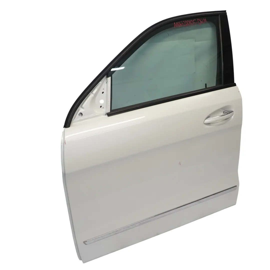 Puerta Delantera Izquierda Diamond White Metallic - 992 para Mercedes ML W166 con número de pieza A1667200105 Mercedes ML W166 Puerta Delantera Izquierda Diamond White Metallic - 992 - SKU A1667200105-DWM - Número de pieza A1667200105