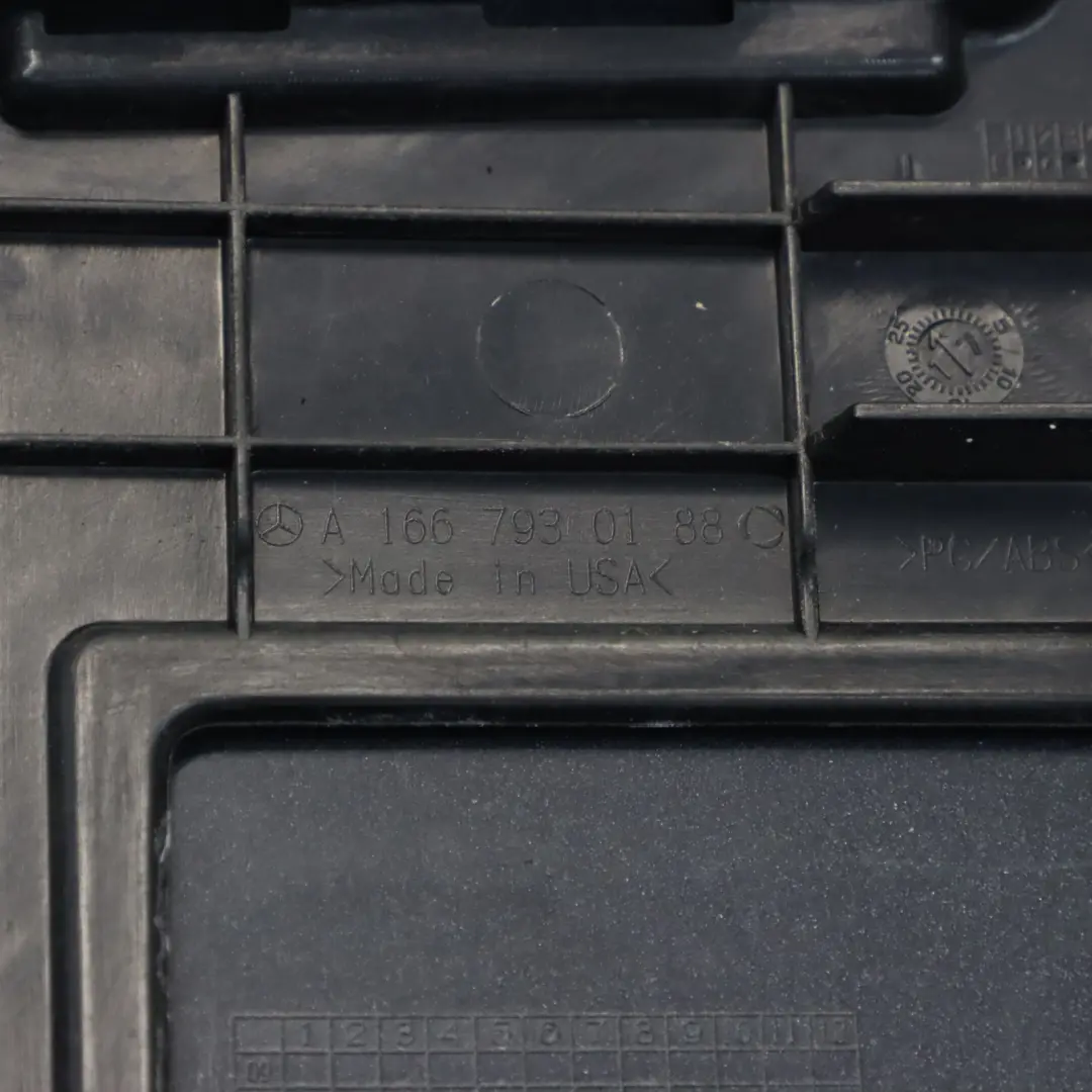 Spoiler Klapy Tył Biały Diamentowa Biel 799 do Mercedes W166 o numerze A1667900088 Mercedes W166 Spoiler Klapy Tył Biały Diamentowa Biel 799 - SKU A1667900088-DWM - Numer Części A1667900088