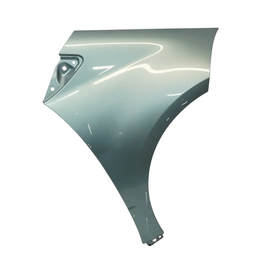 Cache aile avant droite Polar Silver - 761 pour Mercedes W169 à propos du numéro de pièce A1698810201 Mercedes W169 Cache aile avant droite Polar Silver - 761 - SKU A1698810201-SSO - Numéro de pièce A1698810201