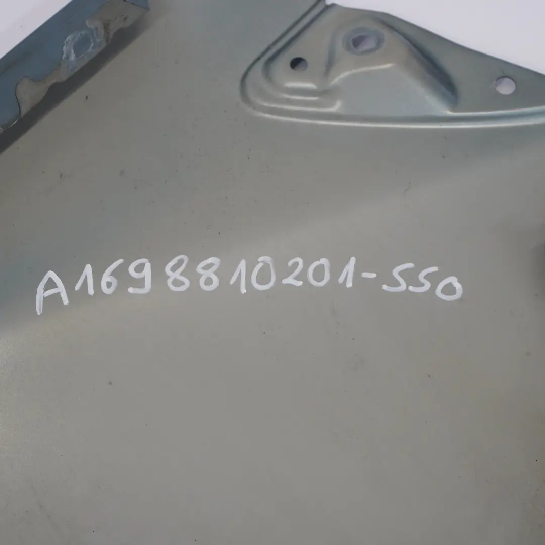 Cache aile avant droite Polar Silver - 761 pour Mercedes W169 à propos du numéro de pièce A1698810201 Mercedes W169 Cache aile avant droite Polar Silver - 761 - SKU A1698810201-SSO - Numéro de pièce A1698810201