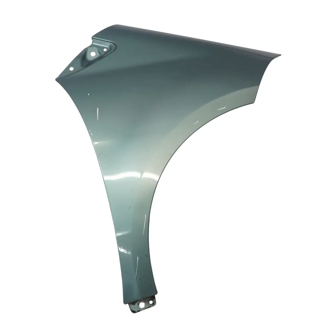 Cache aile avant droite Polar Silver - 761 pour Mercedes W169 à propos du numéro de pièce A1698810201 Mercedes W169 Cache aile avant droite Polar Silver - 761 - SKU A1698810201-SSO - Numéro de pièce A1698810201