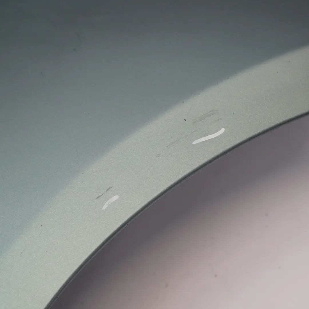 Pannello laterale anteriore destro parafango Polar Silver - 761 per Mercedes W169 con numero di parte A1698810201 Mercedes W169 Pannello laterale anteriore destro parafango Polar Silver - 761 - SKU A1698810201-SSO - Numero di parte A1698810201