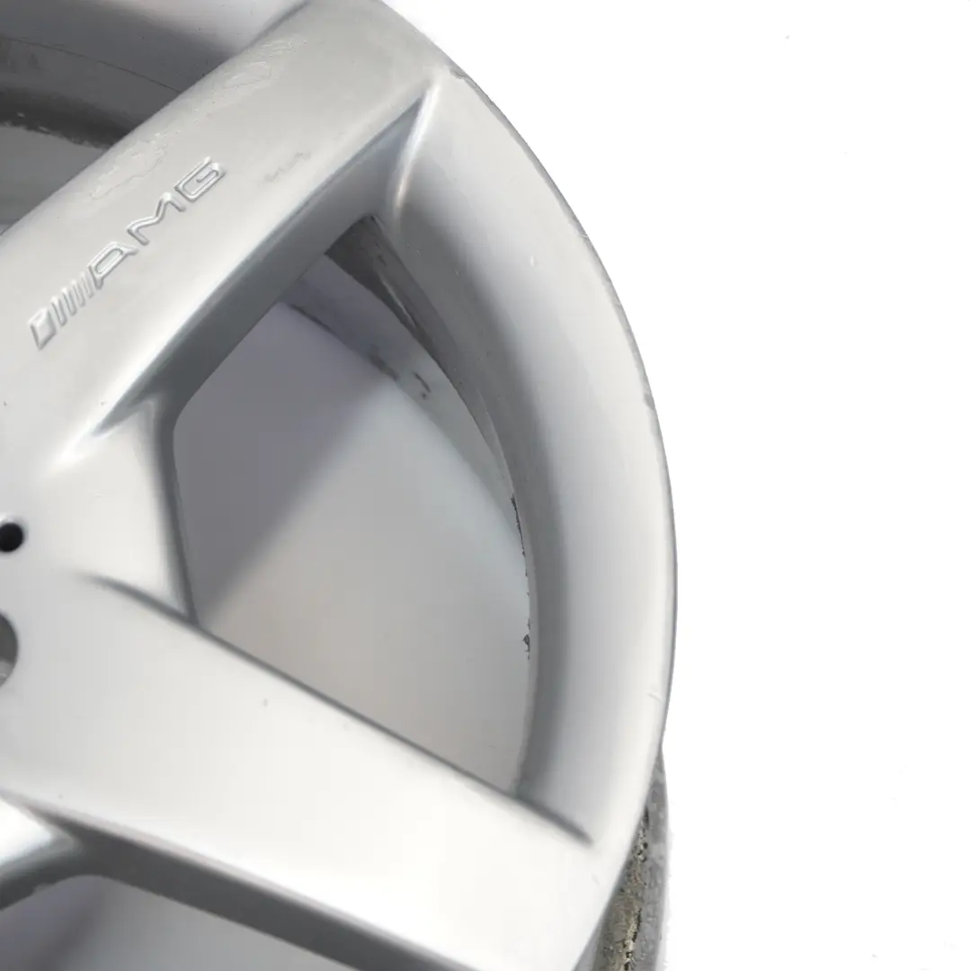 Jante en alliage argenté 18" 7,5J ET:37 pour Mercedes R171 C209 AMG Avant à propos du numéro de pièce A1714011602 Mercedes R171 C209 AMG Avant Jante en alliage argenté 18" 7,5J ET:37 - SKU A1714011602-2 - Numéro de pièce A1714011602