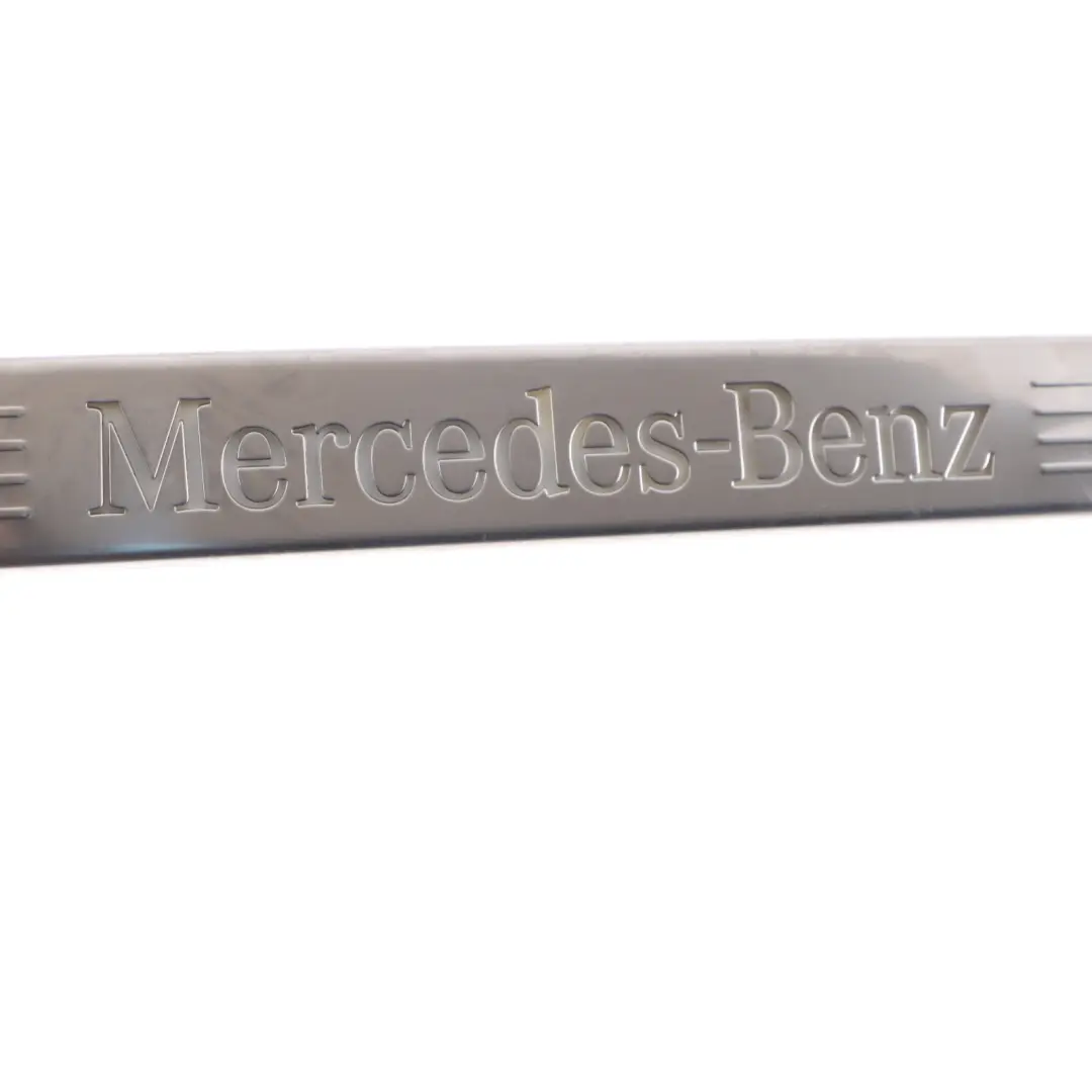 Moldura Umbral Puerta Delantera Iluminada para Mercedes W177 W247 con número de pieza A1776809905 Mercedes W177 W247 Moldura Umbral Puerta Delantera Iluminada - SKU A1776809905 - Número de pieza A1776809905