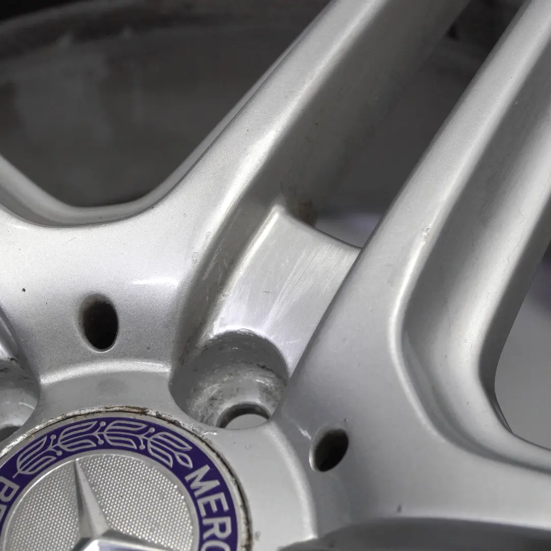 Cerchio in lega anteriore argento 18" ET:50 8J per Mercedes W204 AMG con numero di parte A2044014102 Mercedes W204 AMG Cerchio in lega anteriore argento 18" ET:50 8J - SKU A2044014102-3 - Numero di parte A2044014102