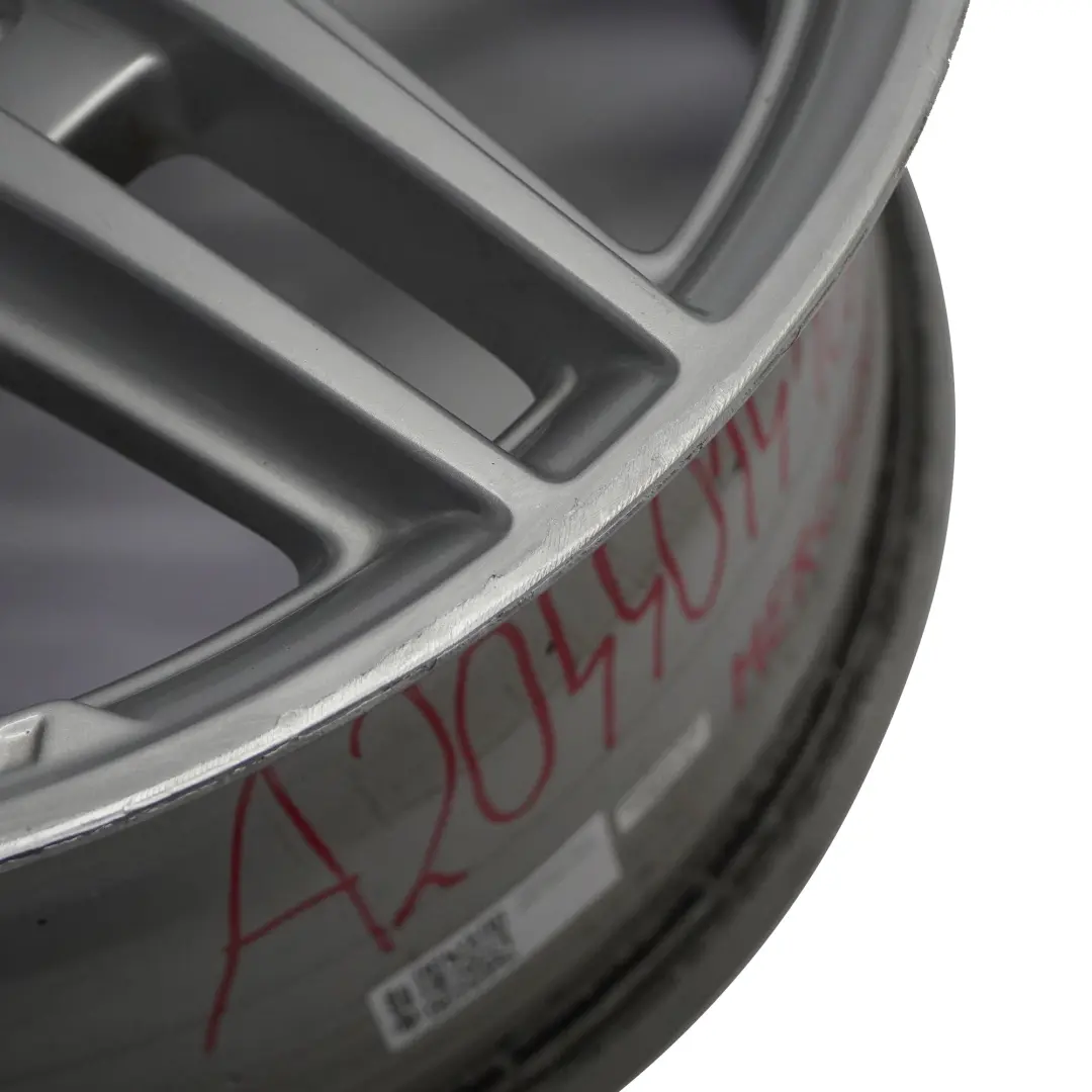 Mercedes W204 AMG Roue avant argentée Jante en alliage 18" ET:50 8J - SKU A2044014102-3 - Numéro de pièce A2044014102