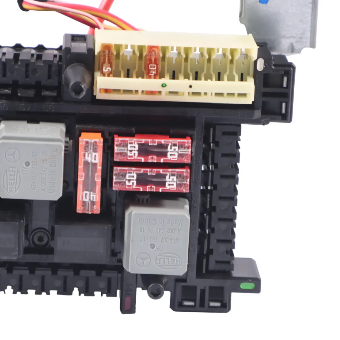 Sicherungskasten Klemme Anschlusseinheit A2115452301 für Mercedes W204 mit Teilenummer A2045458401 Mercedes W204 Sicherungskasten Klemme Anschlusseinheit A2115452301 - SKU A2045458401 - Teilenummer A2045458401