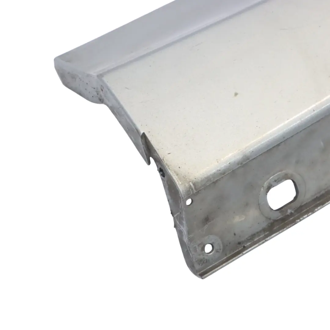 Faldón Lateral Tapa Umbral Puerta Derecha Plata Paladio 792 para Mercedes W204 con número de pieza A2046980454 Mercedes W204 Faldón Lateral Tapa Umbral Puerta Derecha Plata Paladio 792 - SKU A2046980454-PAL1 - Número de pieza A2046980454