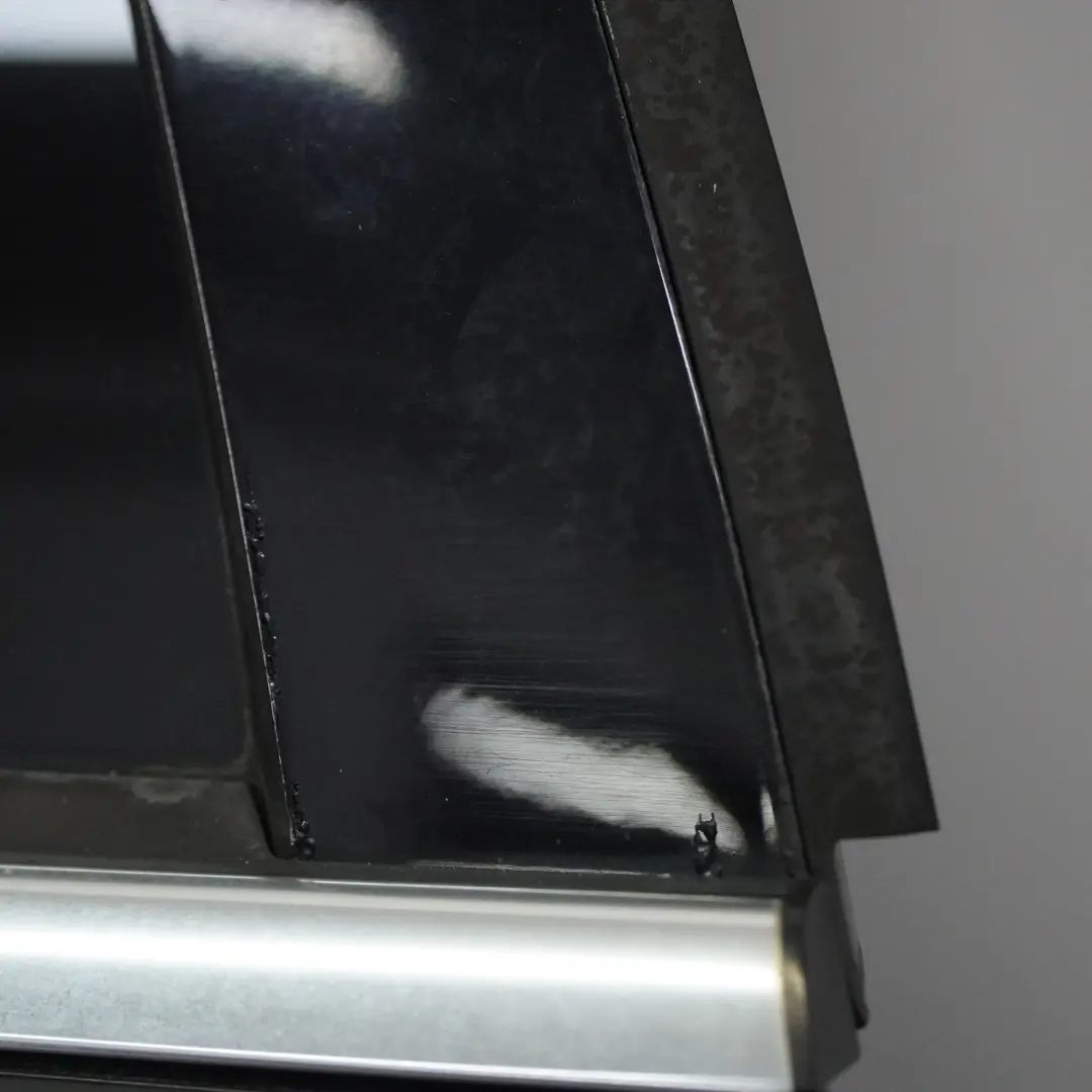 Puerta Trasera Izquierda Revestimiento Negro Obsidiana 197 para Mercedes S204 Estate con número de pieza A2047302300 Mercedes S204 Estate Puerta Trasera Izquierda Revestimiento Negro Obsidiana 197 - SKU A2047302300-OB2 - Número de pieza A2047302300