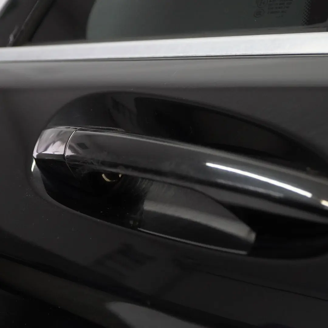 Trasera Derecha Cubierta Negro Obsidiana Metalizado - 197 para Mercedes S204 Estate con número de pieza A2047302400 Mercedes S204 Estate Trasera Derecha Cubierta Negro Obsidiana Metalizado - 197 - SKU A2047302400-OB - Número de pieza A2047302400