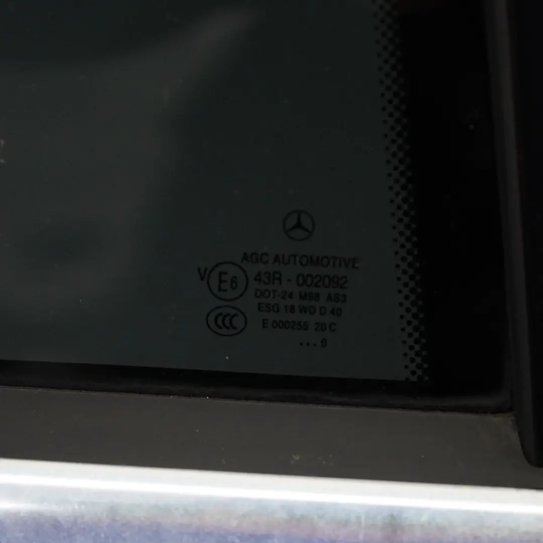 Mercedes S204 Estate Posteriore Destra Rivestimento Obsidian Black Metallic 197 - SKU A2047302400-OB - Numero di parte A2047302400