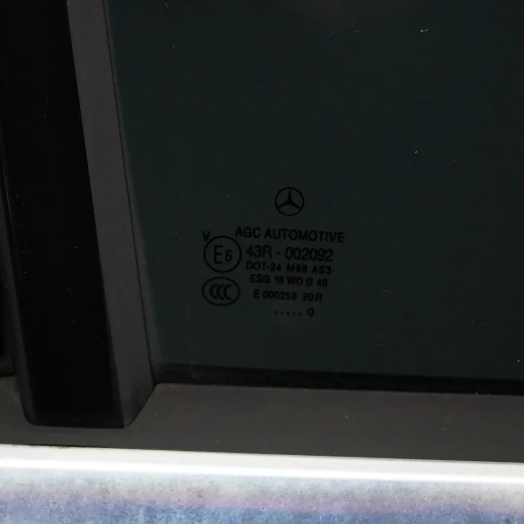 Mercedes S204 Revêtement Arrière Droite Break Noir Obsidienne Métallisé - 197 - SKU A2047302400-OB - Numéro de pièce A2047302400