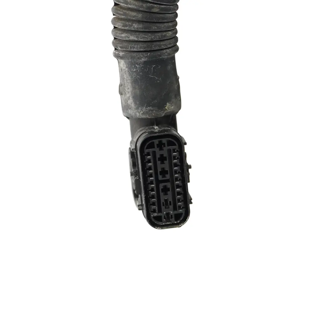 Mercedes S204 Revêtement Arrière Droite Break Noir Obsidienne Métallisé - 197 - SKU A2047302400-OB - Numéro de pièce A2047302400