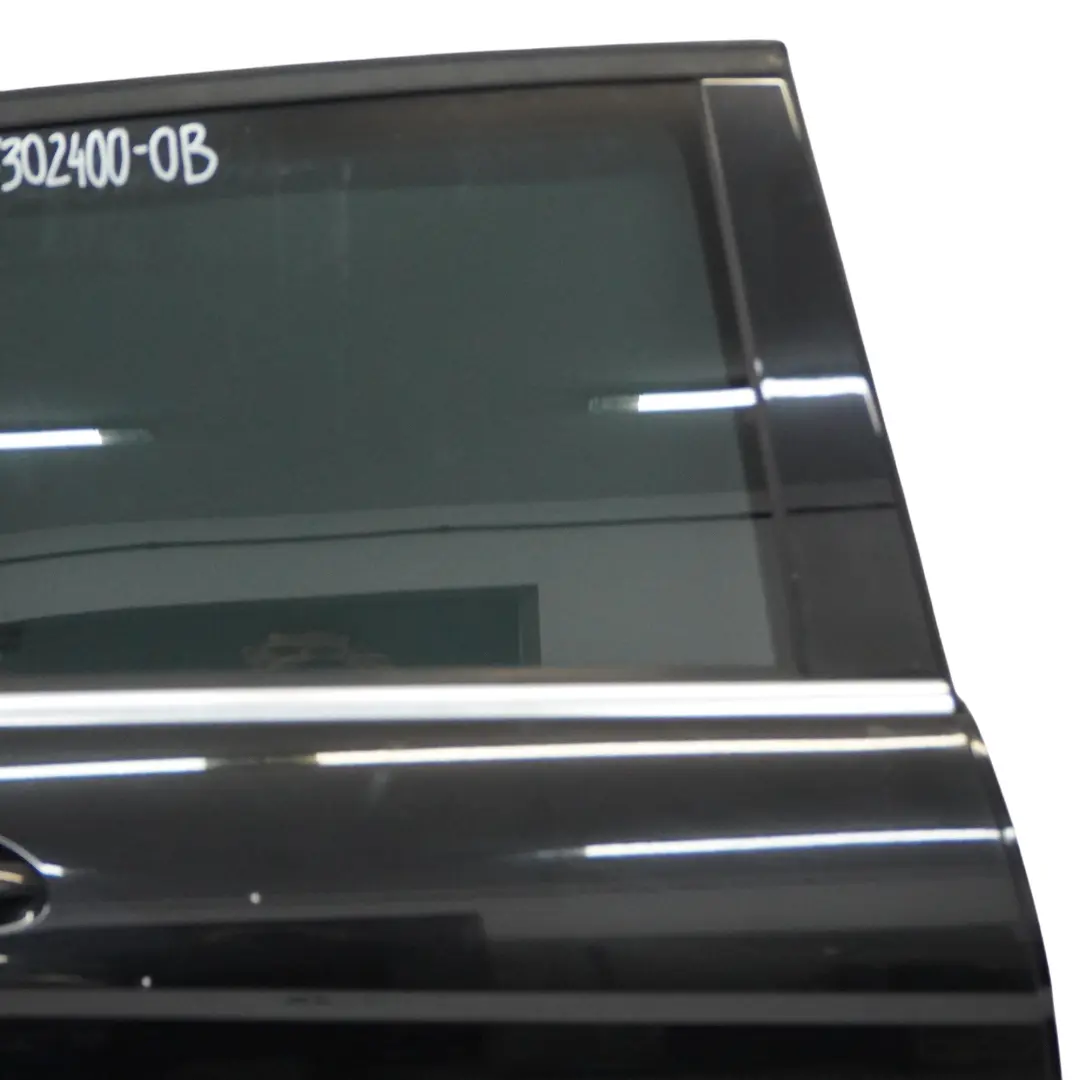 Trasera Derecha Cubierta Negro Obsidiana Metalizado - 197 para Mercedes S204 Estate con número de pieza A2047302400 Mercedes S204 Estate Trasera Derecha Cubierta Negro Obsidiana Metalizado - 197 - SKU A2047302400-OB - Número de pieza A2047302400