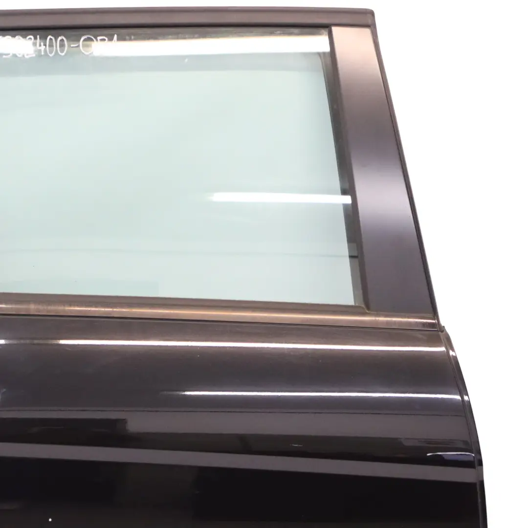 Puerta Trasera Derecha Cubierta Obsidian Black Negro - 197 para Mercedes S204 Estate con número de pieza A2047302400 Mercedes S204 Estate Puerta Trasera Derecha Cubierta Obsidian Black Negro - 197 - SKU A2047302400-OB1 - Número de pieza A2047302400