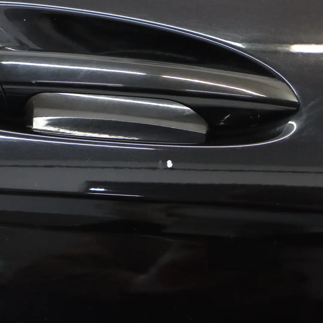 Porta Posteriore Destra Obsidian Black Metallic - 197 per Mercedes S204 Estate con numero di parte A2047302400 Mercedes S204 Estate Porta Posteriore Destra Obsidian Black Metallic - 197 - SKU A2047302400-OB1 - Numero di parte A2047302400