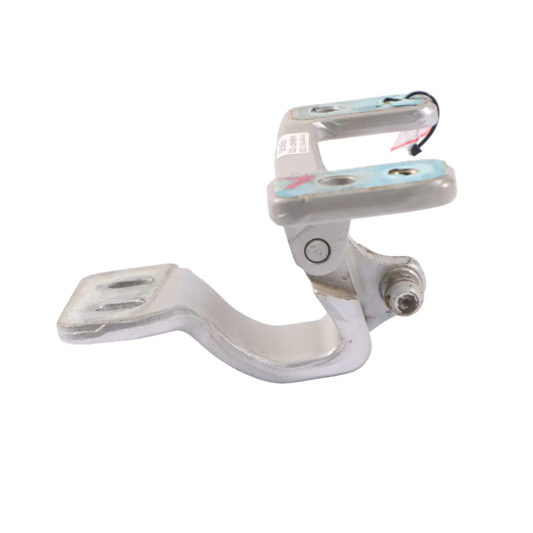 Bisagra portón trasero izquierdo maletero Iridium Silver - 775 para Mercedes S204 con número de pieza A2047400137 Mercedes S204 Bisagra portón trasero izquierdo maletero Iridium Silver - 775 - SKU A2047400137-IRS - Número de pieza A2047400137