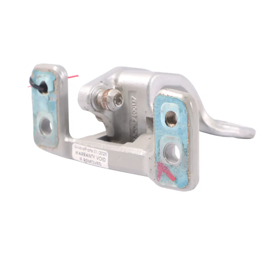 Cerniera portellone sinistro bagagliaio Iridium Silver - 775 per Mercedes S204 con numero di parte A2047400137 Mercedes S204 Cerniera portellone sinistro bagagliaio Iridium Silver - 775 - SKU A2047400137-IRS - Numero di parte A2047400137