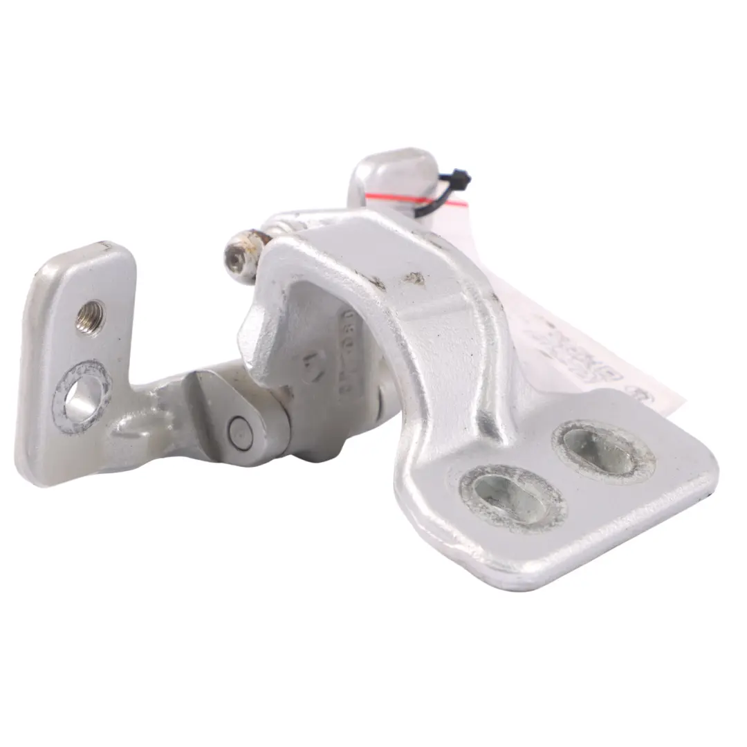 Charnière couvercle coffre arrière gauche Iridium Silver - 775 pour Mercedes S204 à propos du numéro de pièce A2047400137 Mercedes S204 Charnière couvercle coffre arrière gauche Iridium Silver - 775 - SKU A2047400137-IRS - Numéro de pièce A2047400137